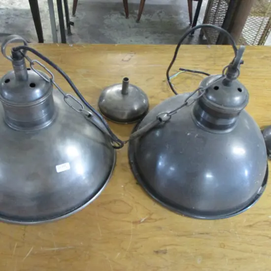 2 Pendant Lights