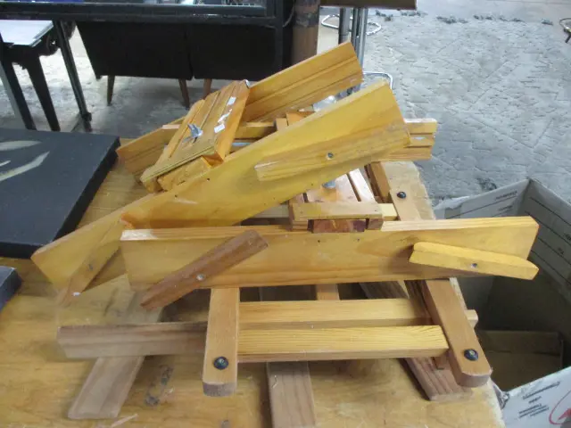Table Easels Image 1++
