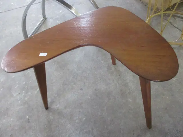 Retro Side Table Image 1++