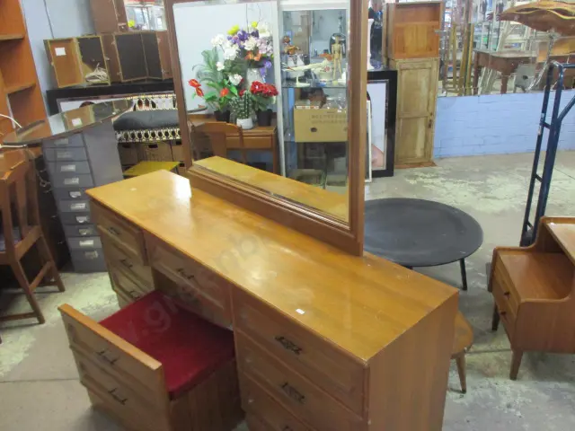Dressing Table with Security Chest Image 1++