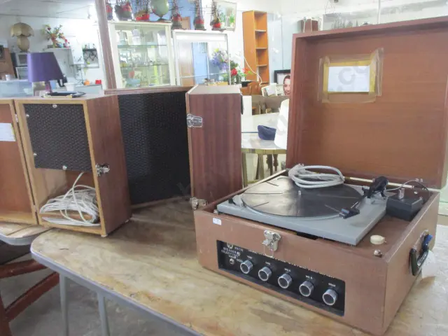 Retro Stereo Image 1++