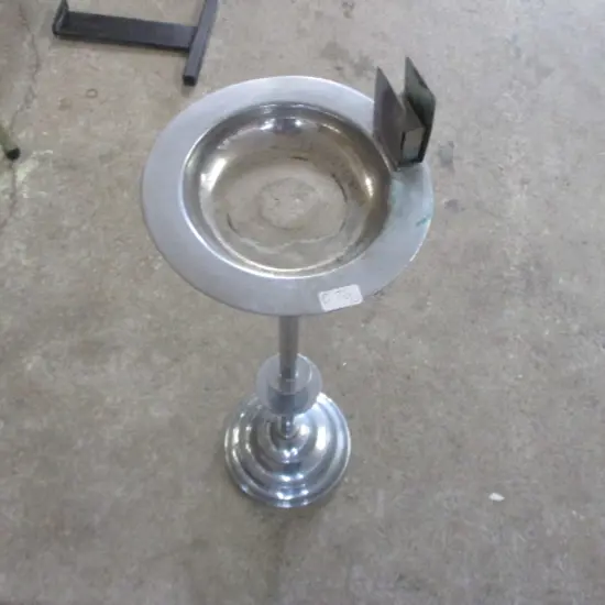 Smokers Stand