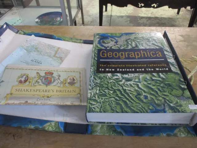 Book Geography Image 1++