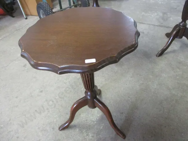 Side Table Image 1++