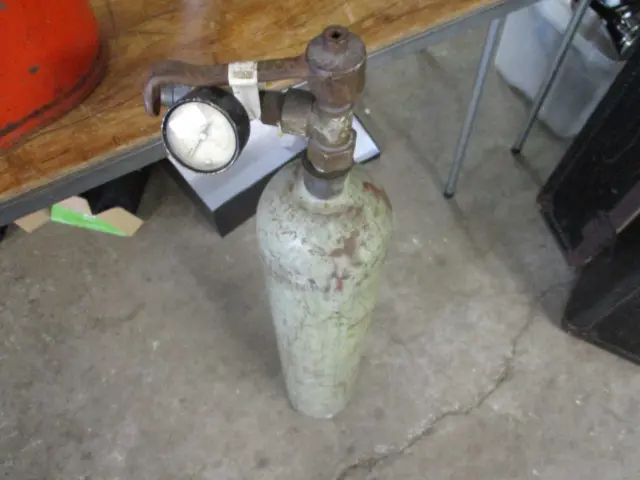 GAS BOTTLE Image 1++