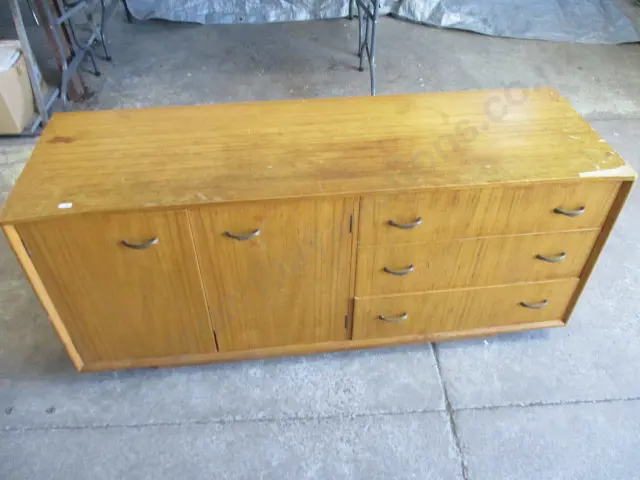 Sideboard Image 1++