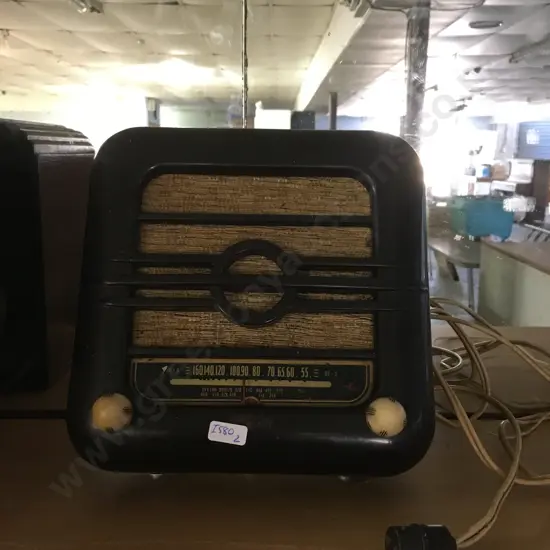 VINTAGE BAKELITE RADIO UNTESTED
