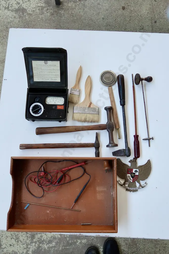 ASSORTED VINTAGE TOOLS INCLUDING BRITISH MULTIMINOR VOLT METER Image 1++