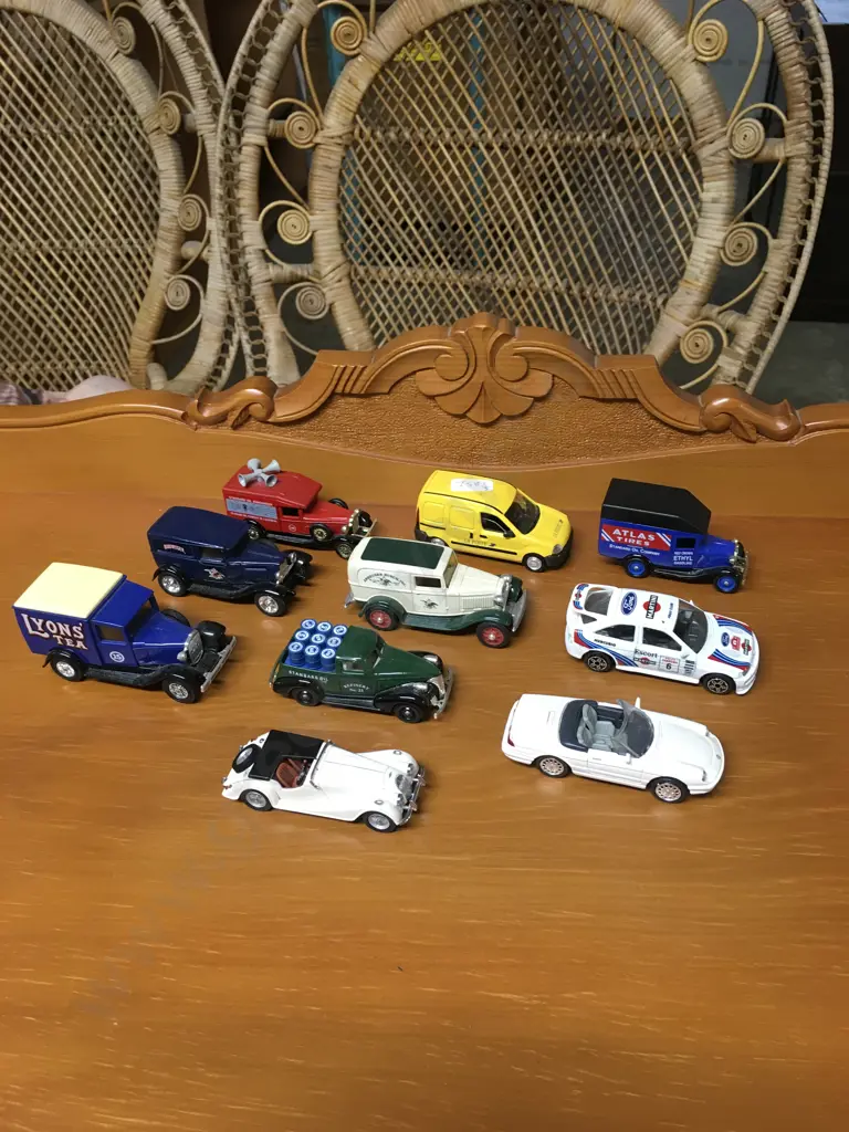 10 COLLECTIBLE DIE-CAST MODEL VEHICLES Image 1++