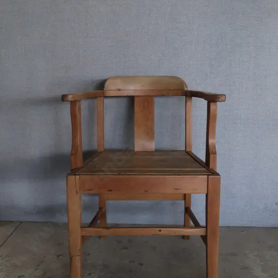 WOODEN CHAIR
