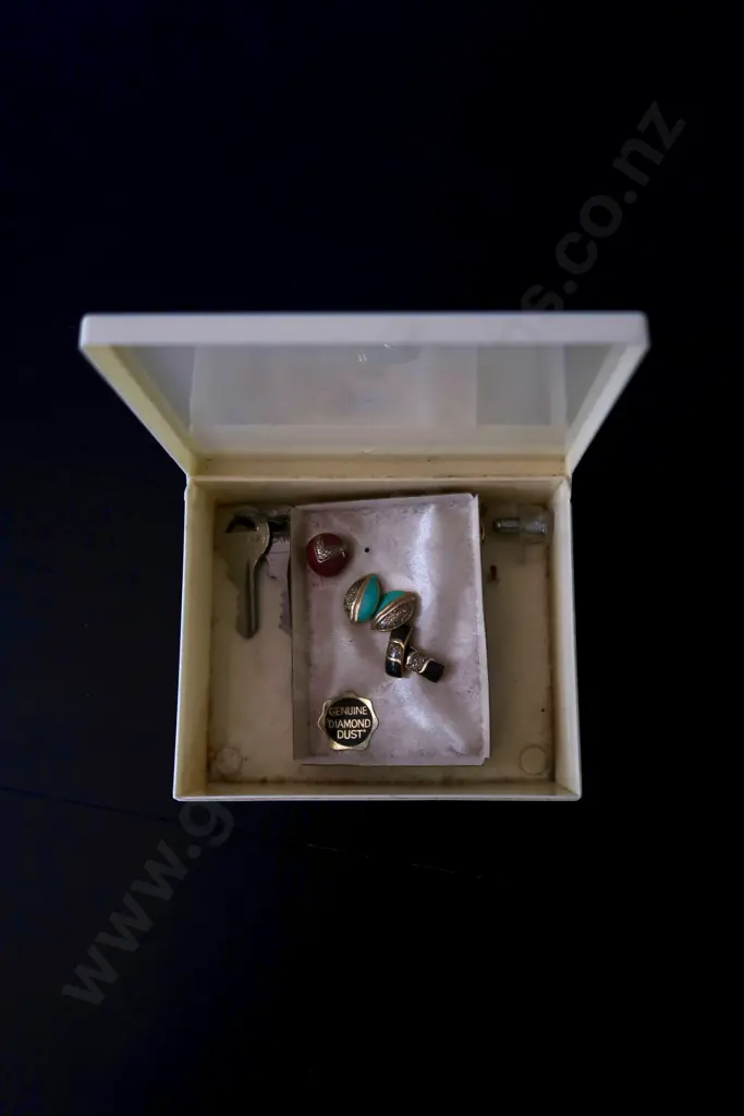VINTAGE 1950'S JOHN COTTON OF EDINBURGH CIGARETTE BOX AND CONTENTS Image 1++