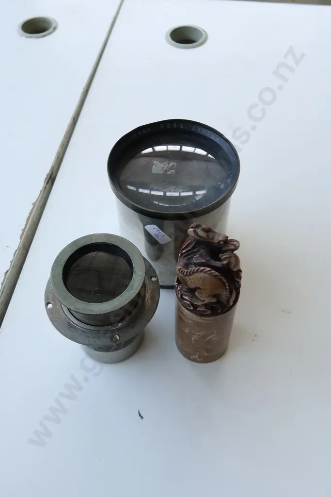 2 MAGNIFYING LENSES AND A CHINESE CARVED STONE DRAGON Image 1++