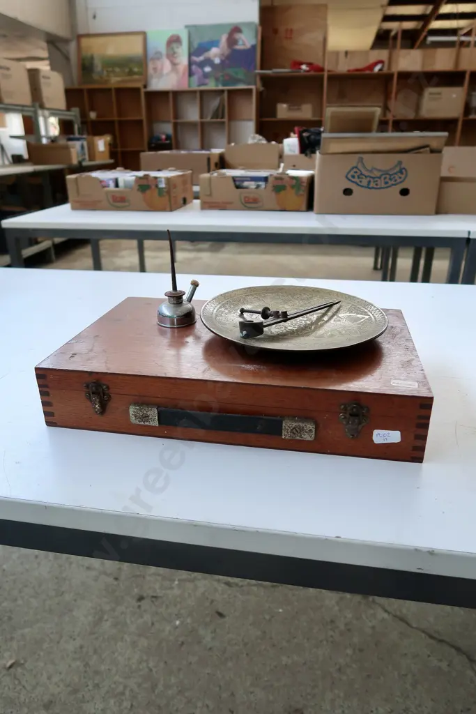 VINTAGE OIL PAINTING BOX SET AND DISH WITH SCRIBE Image 1++