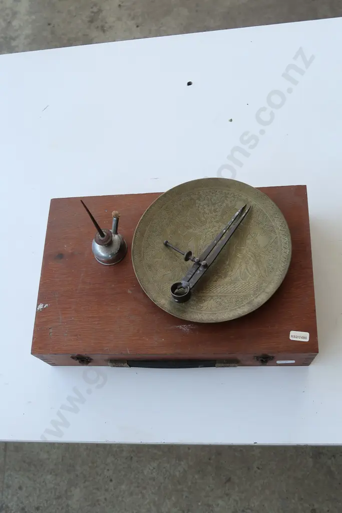 VINTAGE OIL PAINTING BOX SET AND DISH WITH SCRIBE Image 1++