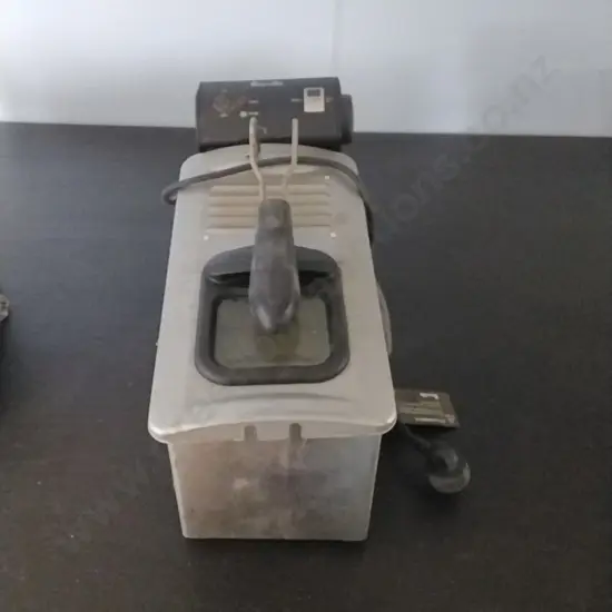 BREVILLE AVANCE 3L DEEP FRYER NOT TESTED