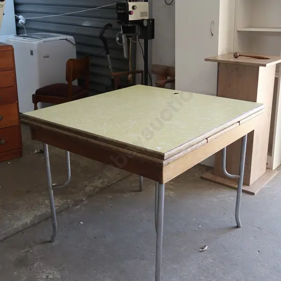 WOODEN SQUARE EXTENDABLE TABLE