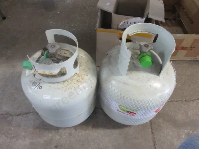 2 Gas Bottles Image 1++