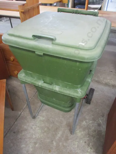 Composter Image 1++