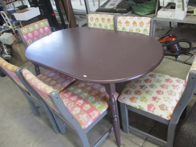 Table and 6 Chairs Image 1++