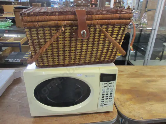 Microwave and Picnic Hamper Image 1++