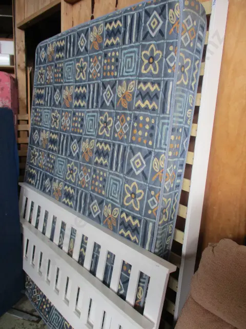 Queen Slat bed Image 1++