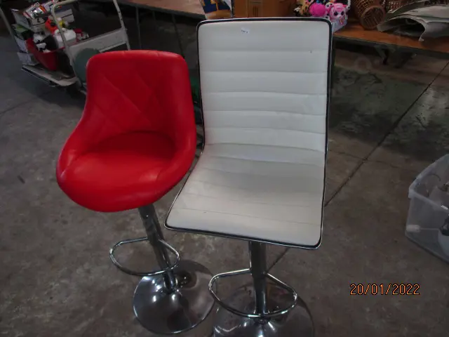 2 Stools Image 1++