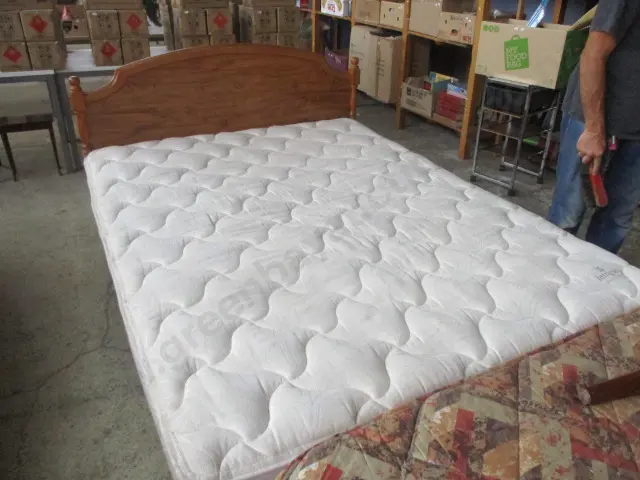 Queen  Slat Bed Image 1++