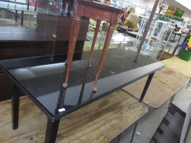 2 Tables Image 1++