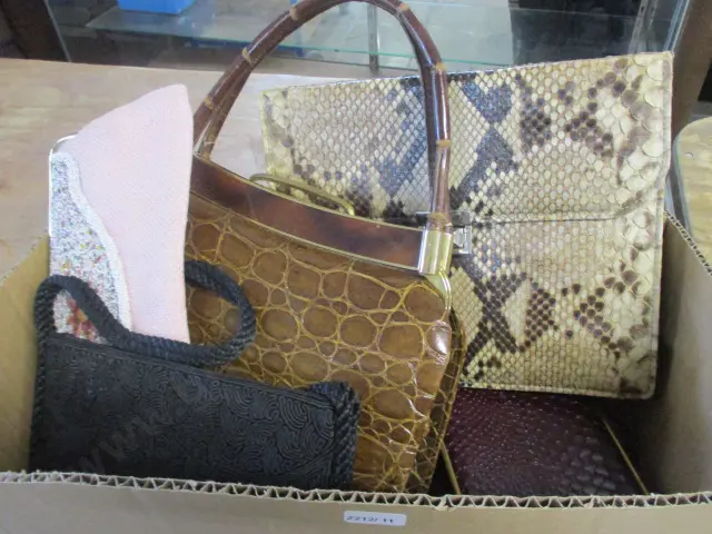 Retro Handbags Image 1++