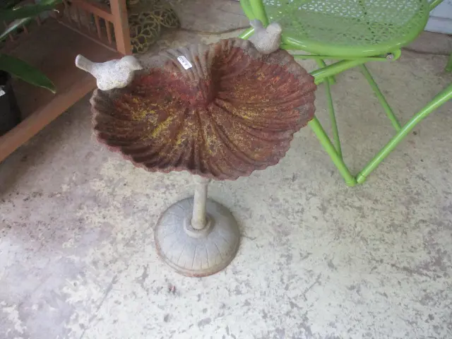 Cast Iron Bird Bath Image 1++