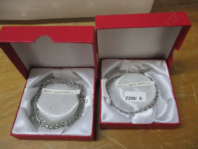 2 Oroton Chains Image 1++