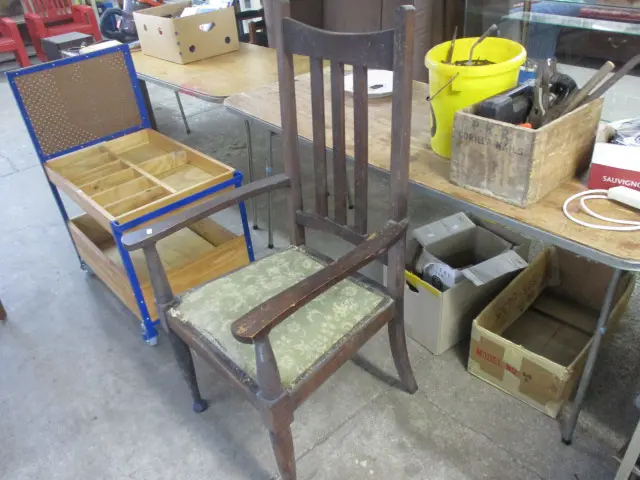 Carver Chair Image 1++
