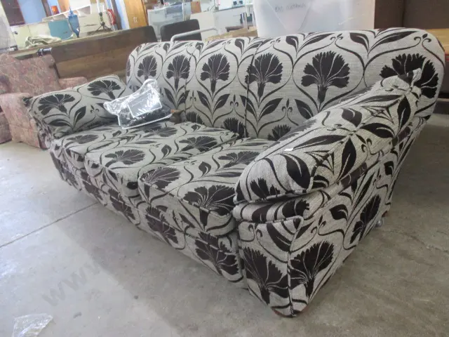 Vintage Couch Image 1++