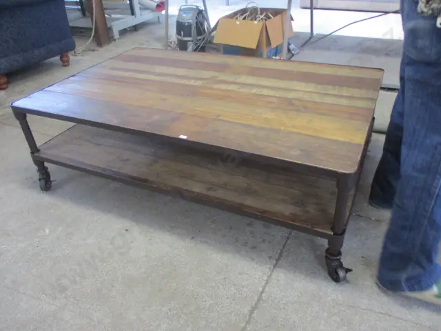 Large Coffee Table on Casters Image 1++
