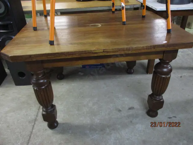 Oak Dining Table Image 1++