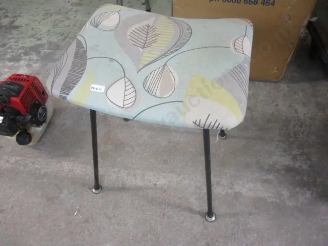 Retro Stool Image 1++