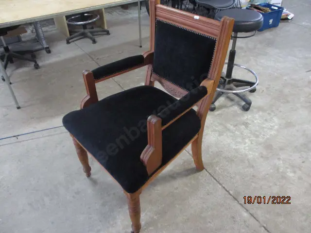 Gents Mahog Chair Image 1++