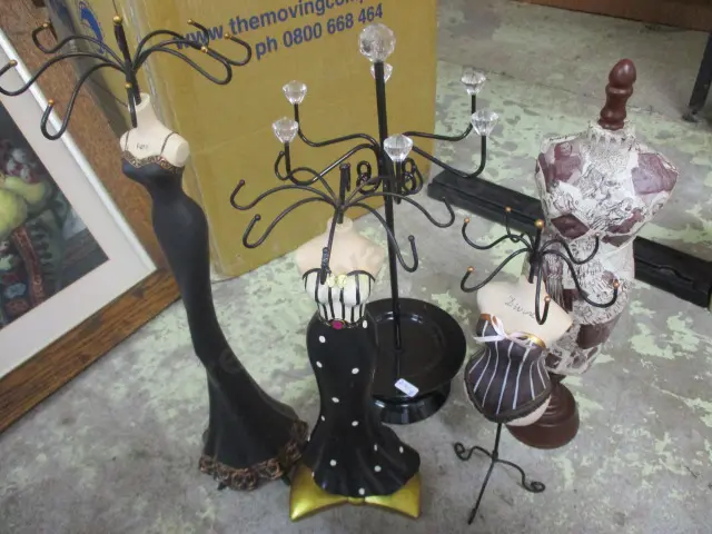 5 Jewellery Mannakins Image 1++