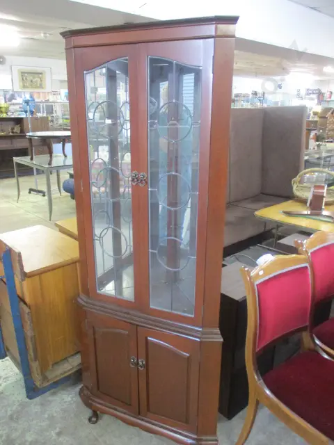 Corner Display Cab Image 1++