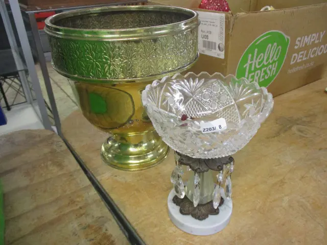 Jardiniere and Lustre Image 1++