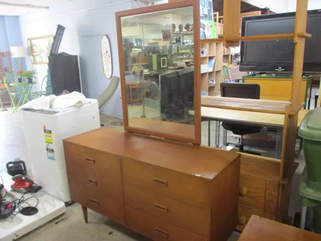 Retro Dressing Table Image 1++