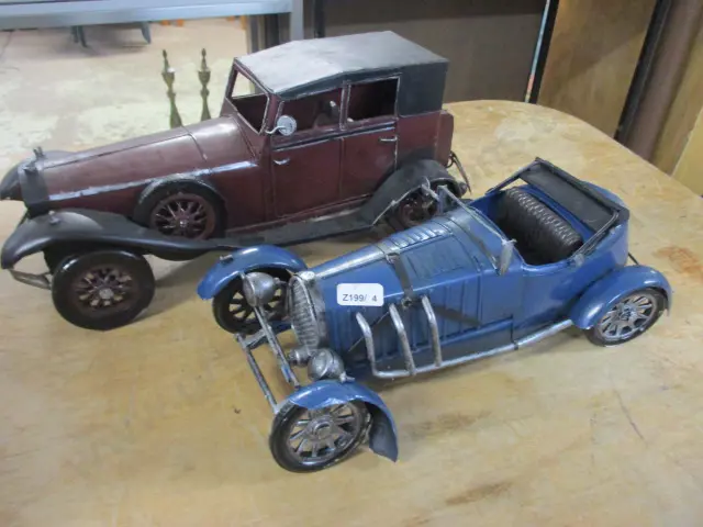 2 Model Cars Image 1++