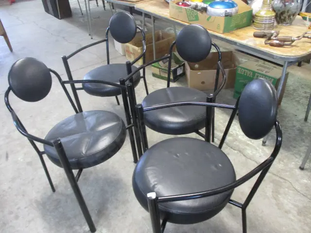 4 Designer Chairs Image 1++