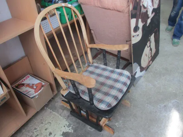 Rocking Chair Image 1++