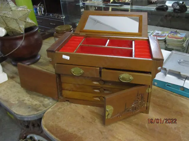 Oriental Jewellery Box Image 1++