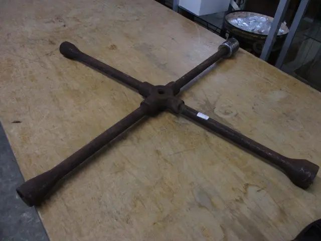 Large Wheel Brace Image 1++
