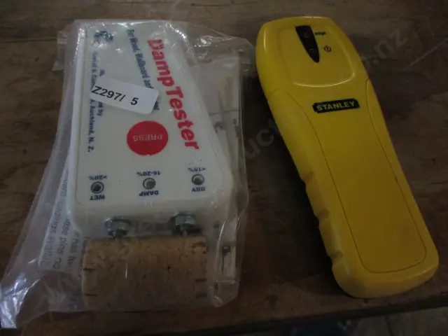 Damp Tester and Stud Finder Image 1++