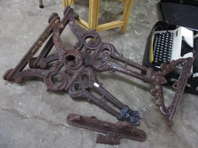 Cast Iron Legs (af) Image 1++