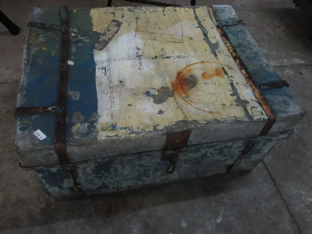 Metal Trunk Image 1++