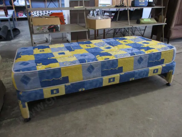 Single Bed Image 1++